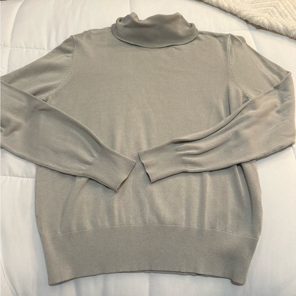 H&M Gray Turtleneck Size Medium